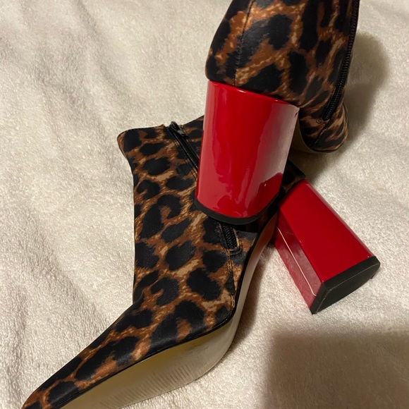 Betsey Johnson leopard shoe booties - Picture 3 of 9